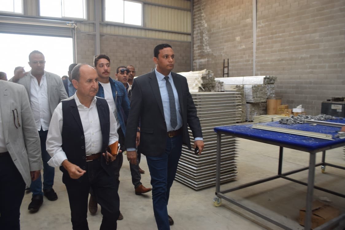وزير التجارة والصناعة يتفقد مجمع الصناعات الصغيرة بمدينة السادات