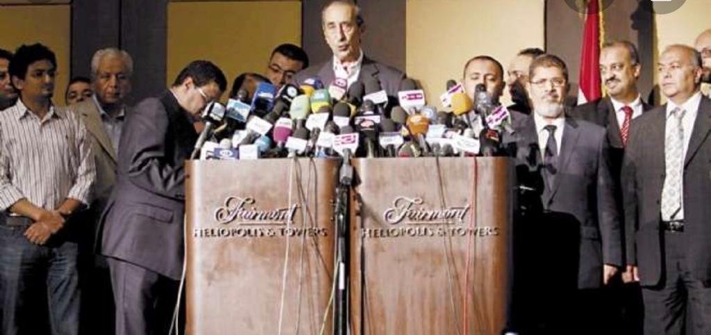 صورة تعيد للأذهان وائل غنيم مع حلفاء الإخوان