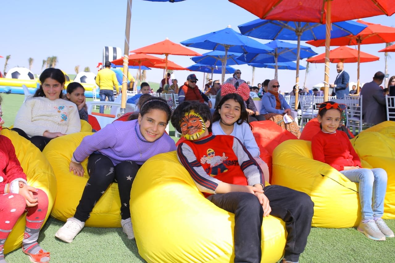 ملاك وحاجزو الوحدات سعداء بحفل اليوم العائلى على ملعب الجولف