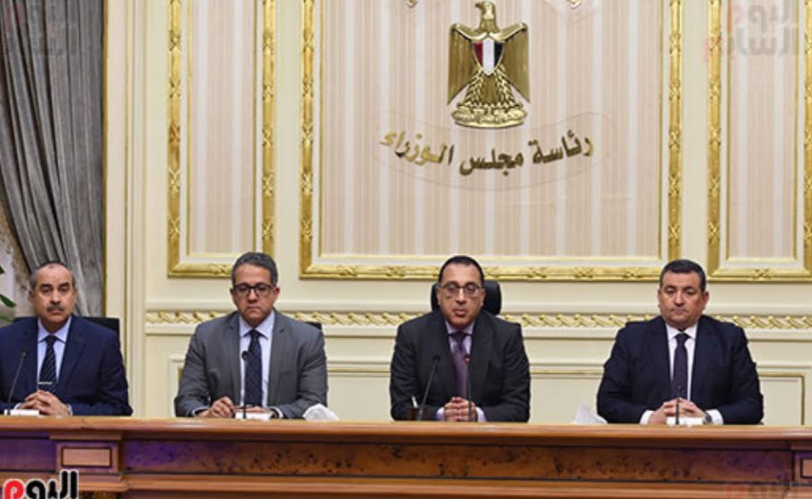 مجلس الوزراء: تخفيض عدد العاملين بالحكومة لمجابهة كورونا