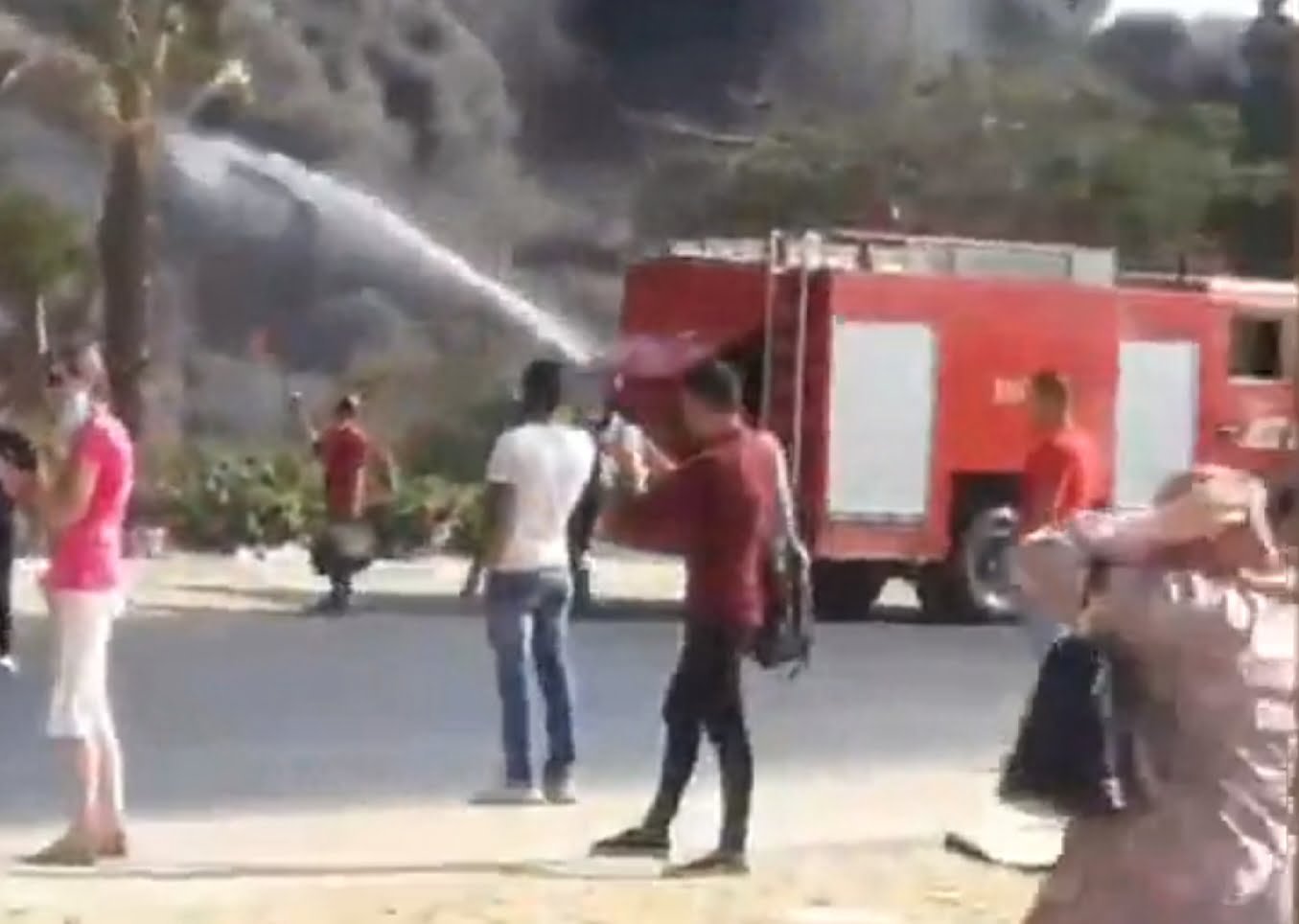 السيطرة عل حريق شب بخط بترول ( شقير – مسطرد) أول طريق القاهرة – الإسماعيلية