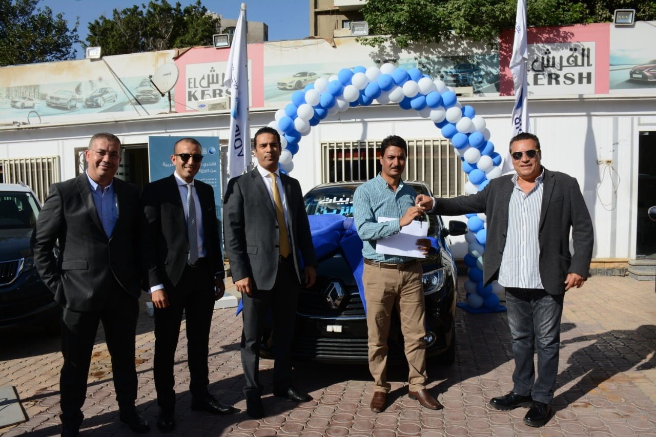مصرف أبو ظبى الإسلامى – مصر يسلم سيارتين للفائزين بأول سحب على جوائز Auto Mega Campaign