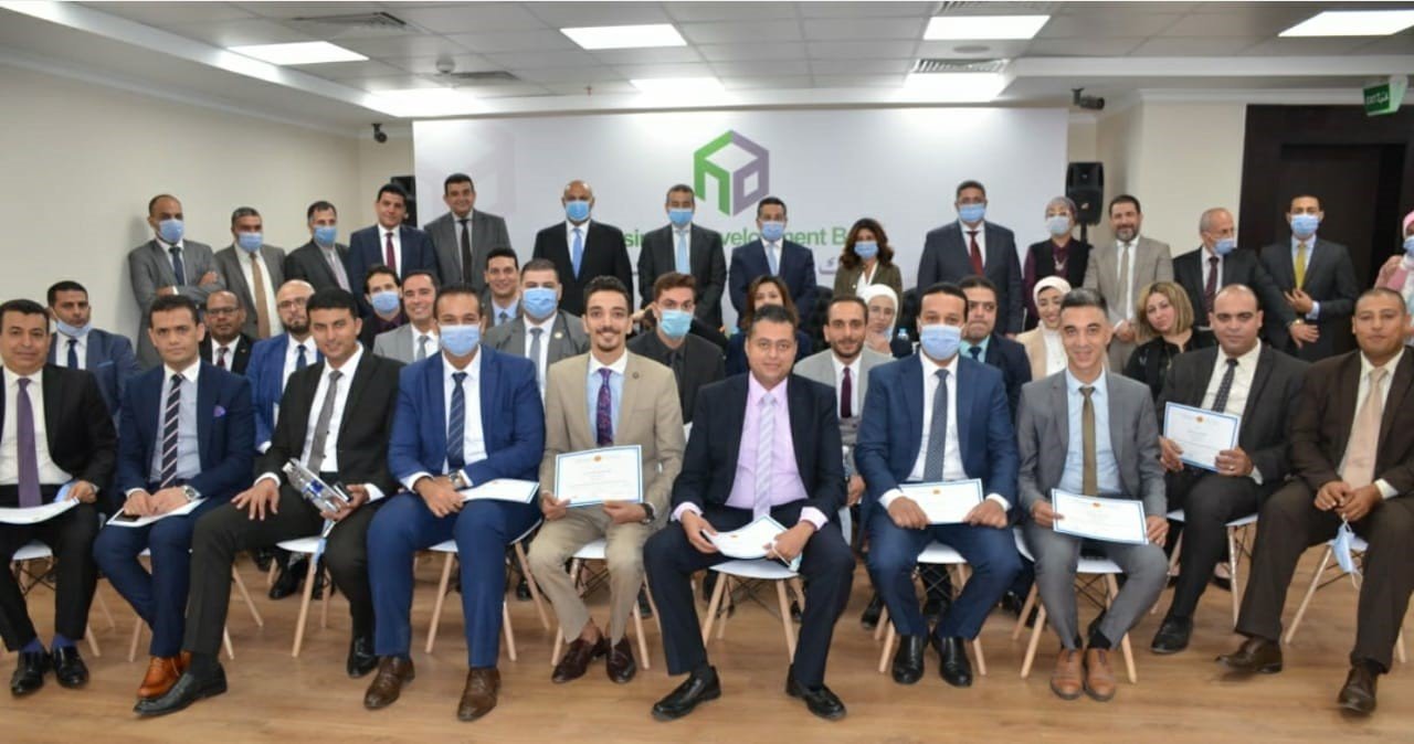 تدريب العاملين ببنك التعمير والإسكان بغرض دعم قطاعات الائتمان بمجال الصناعات الصغيرة والمتوسطة