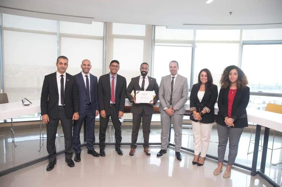 البنك المصرى لتنمية الصادرات يكرم عددا من موظفى البنك فى إدارات مختلفة