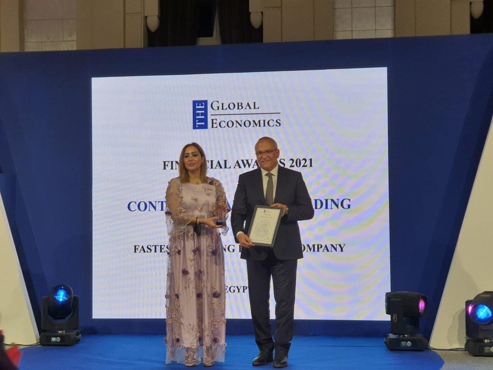 كونتكت المالية القابضة تتسلم جائزة “المؤسسة المالية الأسرع نموا فى مصر” من مؤسسة (The Global Economics) العالمية