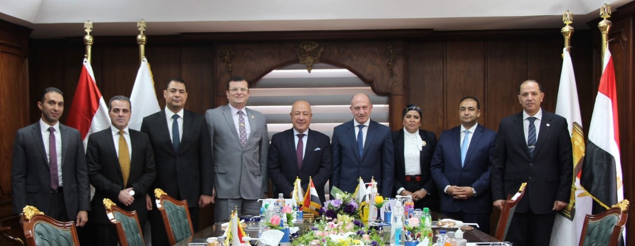 البنك الأهلى المصرى يوقع بروتوكول تعاون مع الأكاديمية الوطنية لمكافحة الفساد