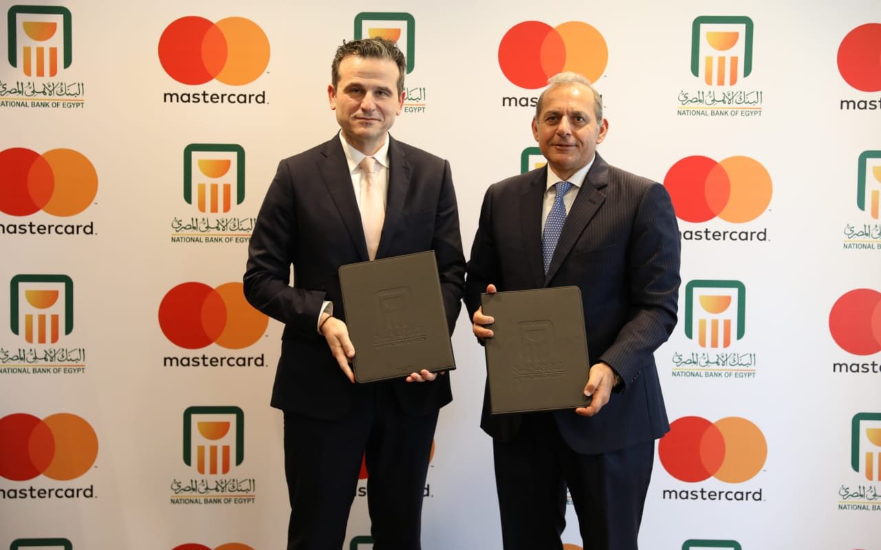 البنك الأهلى المصرى يجدد التعاون مع شركة ماستر كارد