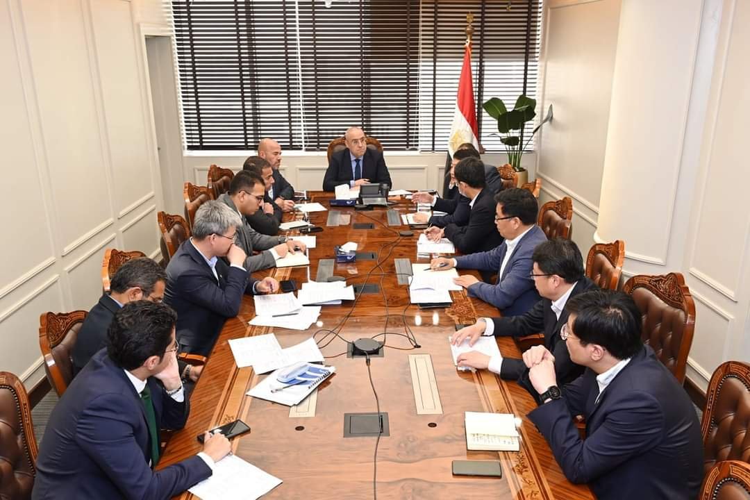 وزير الإسكان ووفد شركة صينية يتابعان مشروع منطقة الأعمال المركزية بالعاصمة الجديدة