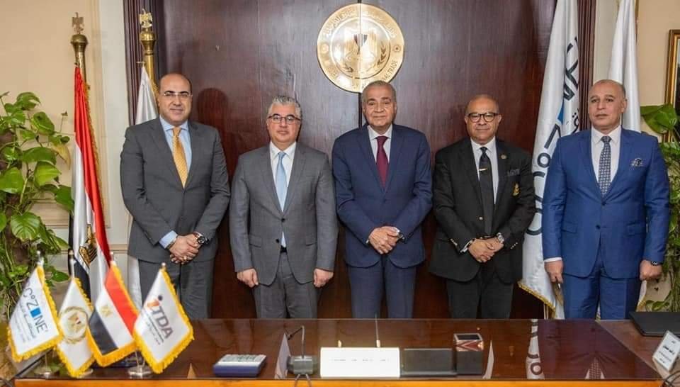 إنشاء مكتب سجل تجارى نموذجى داخل هيئة المنطقة الاقتصادية لقناة السويس