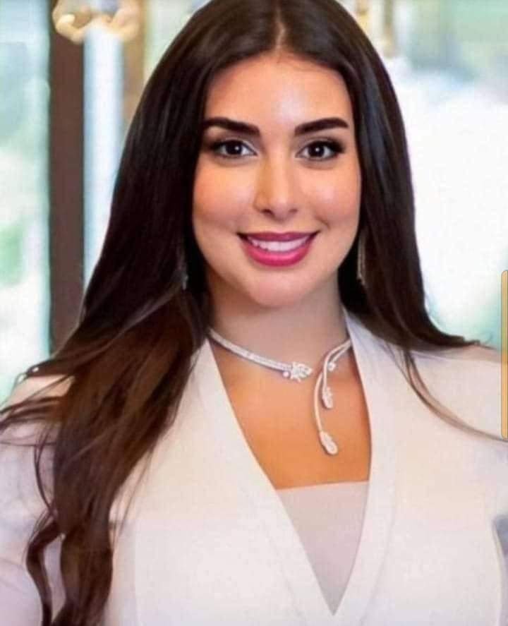 الفنانة ياسمين صبرى تعلن إنشاء مصنع للحديد المسلح