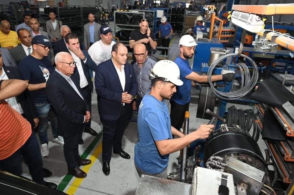 وزير التجارة والصناعة يتفقد مصانع بالمنطقة الصناعية بجنوب بورسعيد
