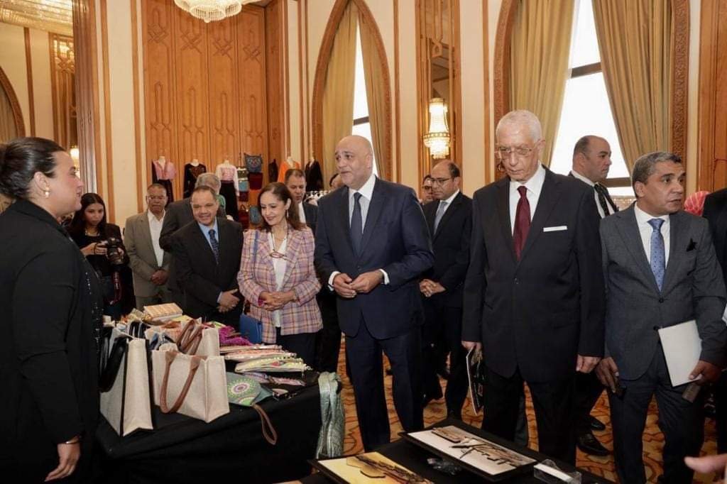 جهاز تنمية المشروعات الصغيرة يقيم معرض “اشترى فن مصرى”