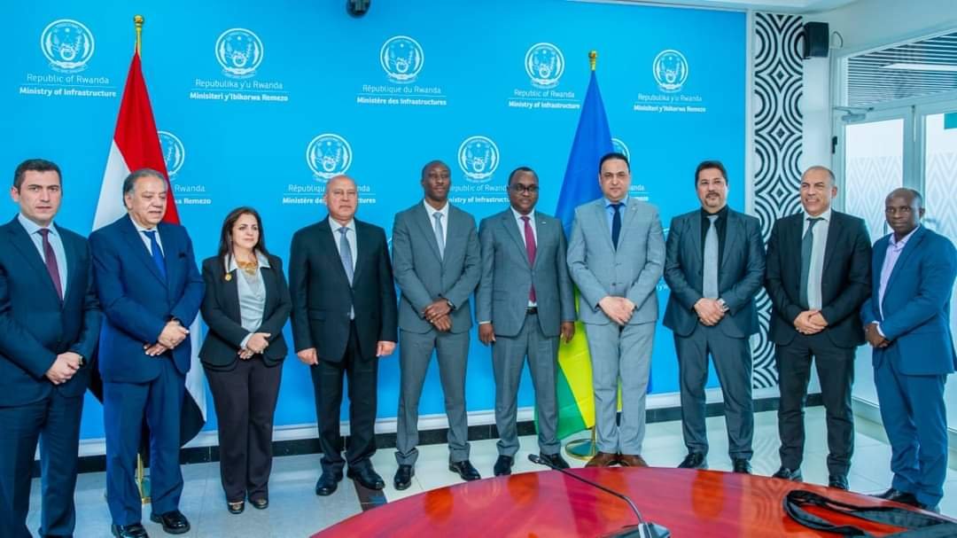 بحث سبل التعاون المشترك بين مصر ورواندا فى مجالات النقل المختلفة