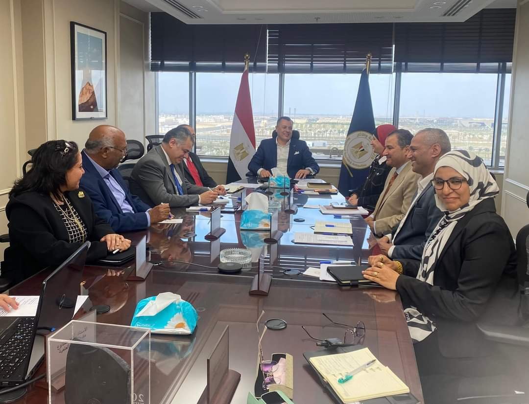 مناقشة مشروع تطوير ورفع كفاءة مقابر الصحابة وآل البيت والصالحين بسفح جبل المقطم