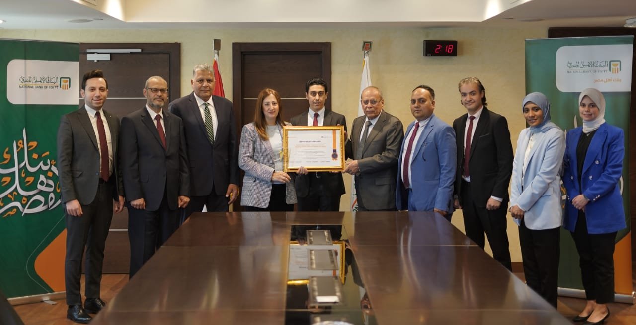 الأهلى المصرى يحتفظ بشهادة التوافق مع معاییر متطلبات فيزا وماستر كارد