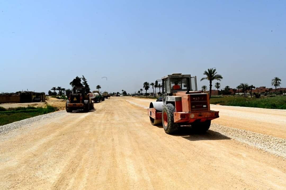 مواصلة العمل بالطريق بين مدينتى الفيوم والفيوم الجديدة وتطوير مداخل الفيوم الجديدة
