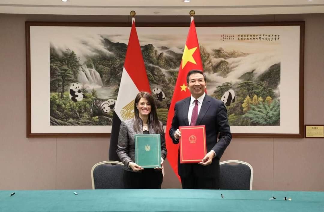 وزيرة التخطيط توقع مذكرات تفاهم فى الصين