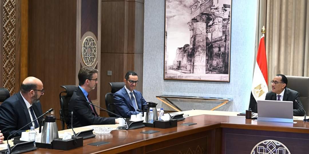 مجموعة “إنفورما” البريطانية تبحث الترويج لجذب الاستثمارات الأجنبية لمصر