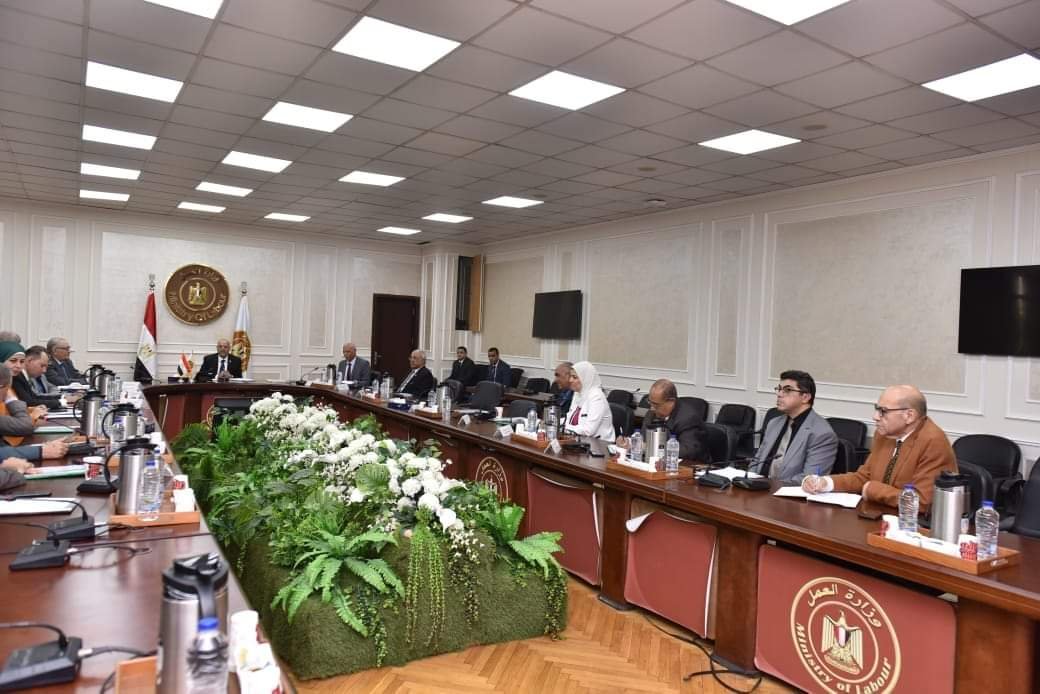 وزير العمل يترأس مجلس إدارة صندوق إعانات الطوارئ للعمال
