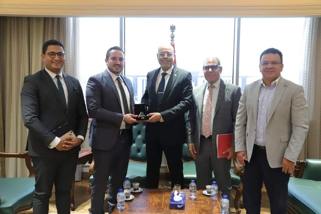 وفد شركة ليونى الألمانية العالمية للكابلات وضفائر السيارات يشيد بمناخ الاستثمار فى مصر