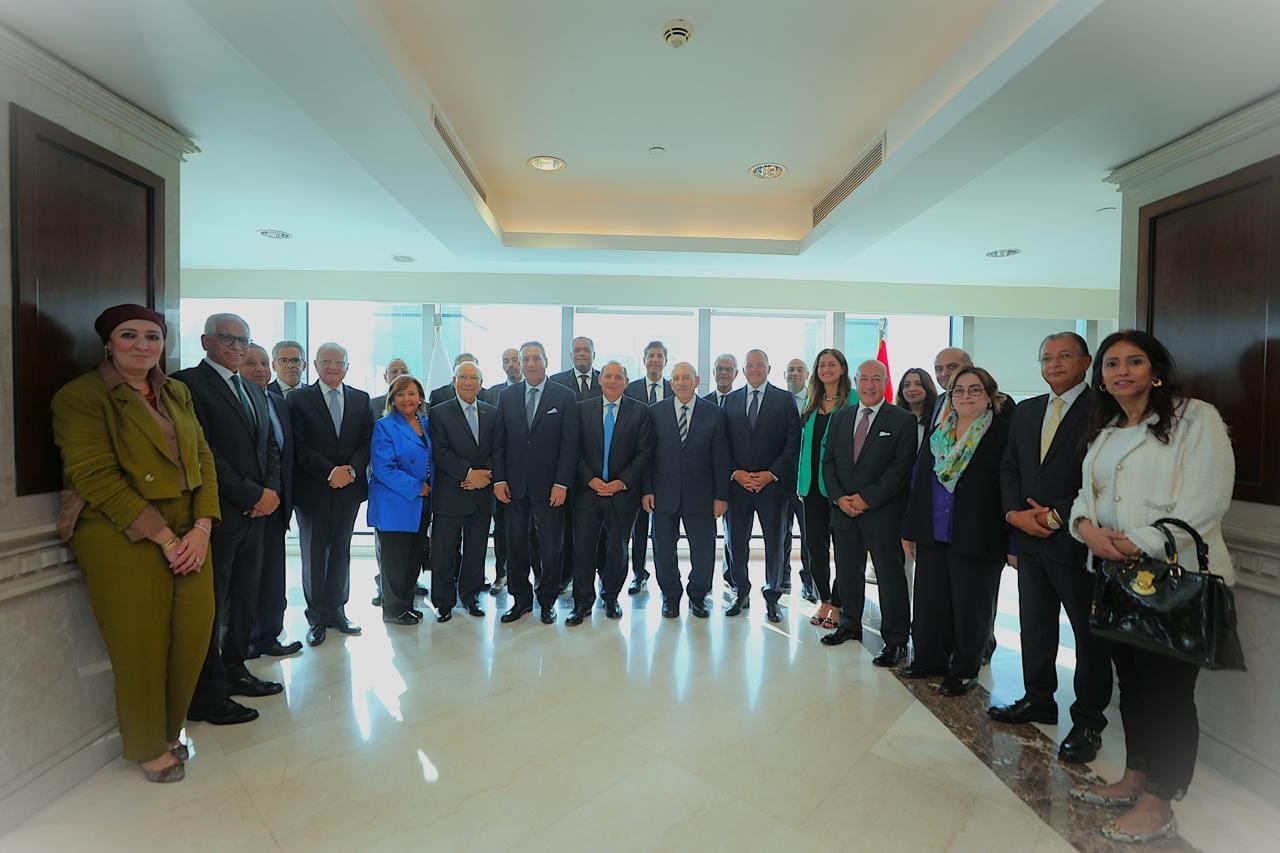 البنك الأهلى المصرى يكرم هشام عكاشة وأعضاء مجلس الإدارة بمناسبة انتهاء مدتهم