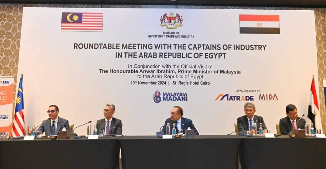 بحث سبل تعزيز العلاقات الاقتصادية بين مصر وماليزيا