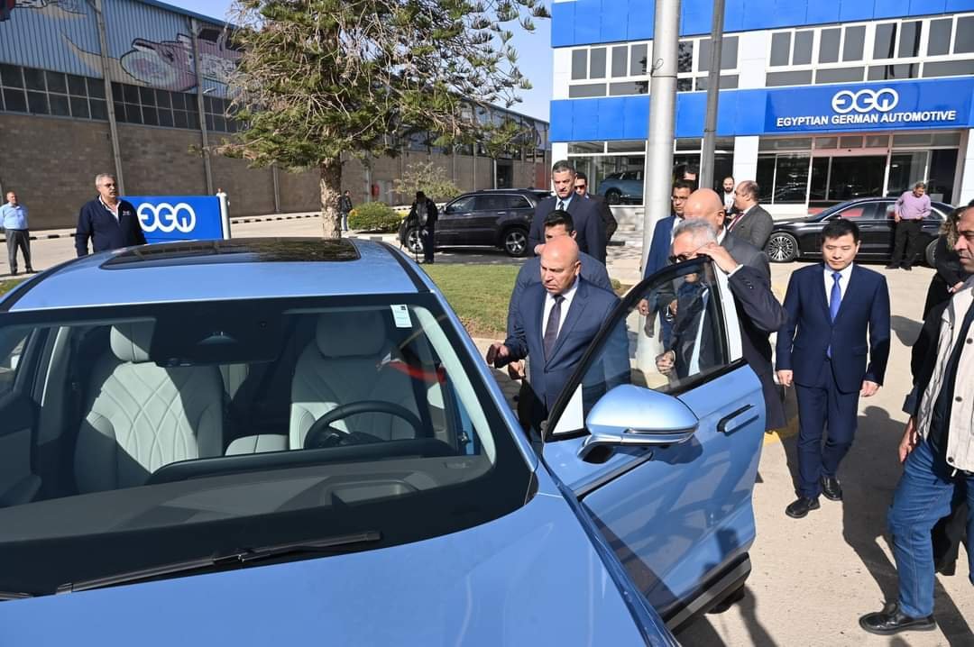 وزير الصناعة والنقل يشهد إطلاق سيارة إكسيد المنتجة بمصر