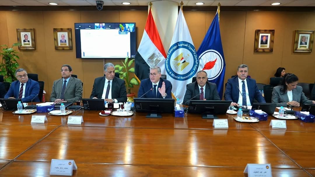 وزير البترول يشدد على تعزيز السلامة والصحة المهنية بنقل وتوزيع المنتجات البترولية