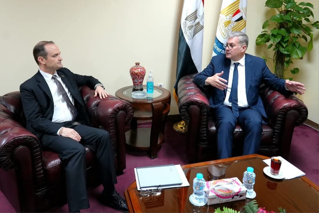 مباحثات مصرية مع شركة أباتشى حول إنتاج البترول والغاز بالصحراء الغربية