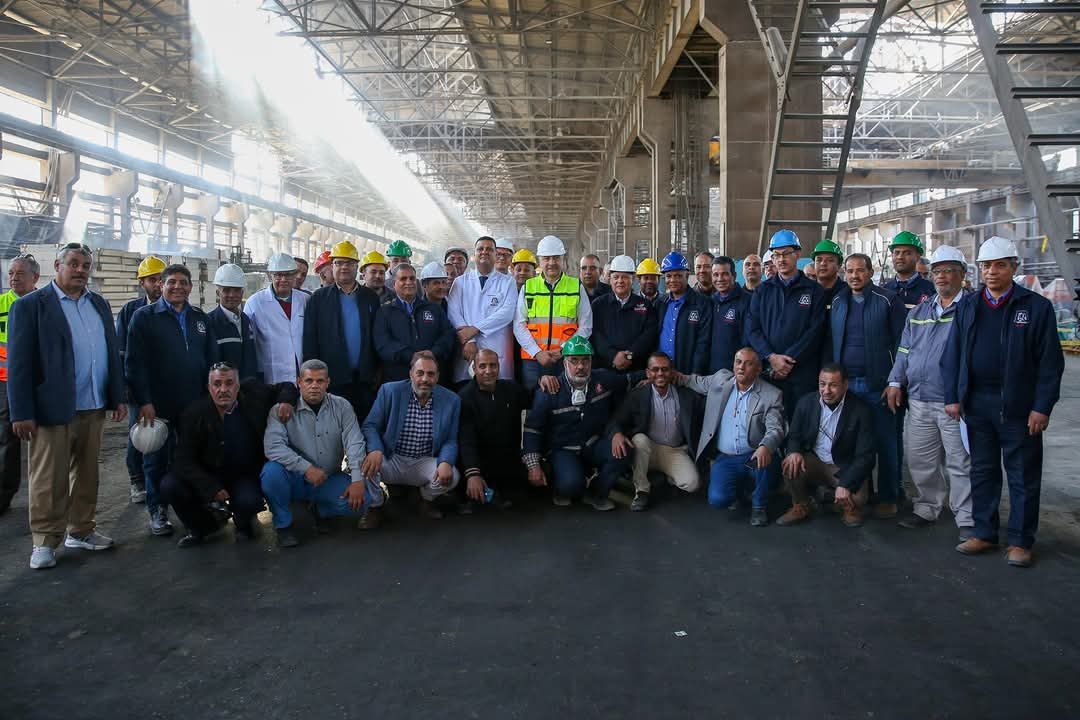 جولة ميدانية موسعة بمصانع مجمع الألومنيوم بنجع حمادى