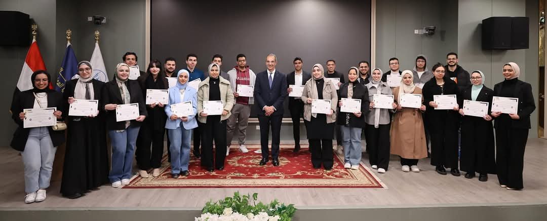 تكربم الفائزين بمسابقة السيارات ذاتية القيادة باستخدام الذكاء الاصطناعى