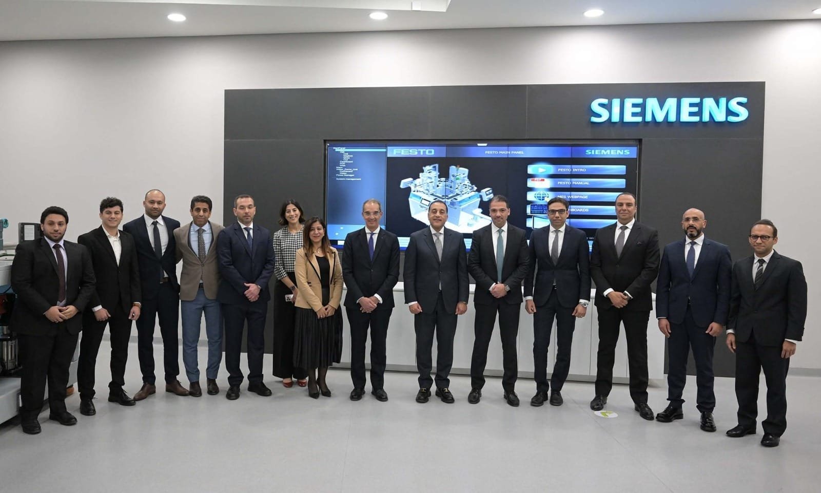 زيارة رئيس الوزراء لمركز إبداع الجيل الصناعى الرابع لشركة سيمنس بالعاصمة الجديدة