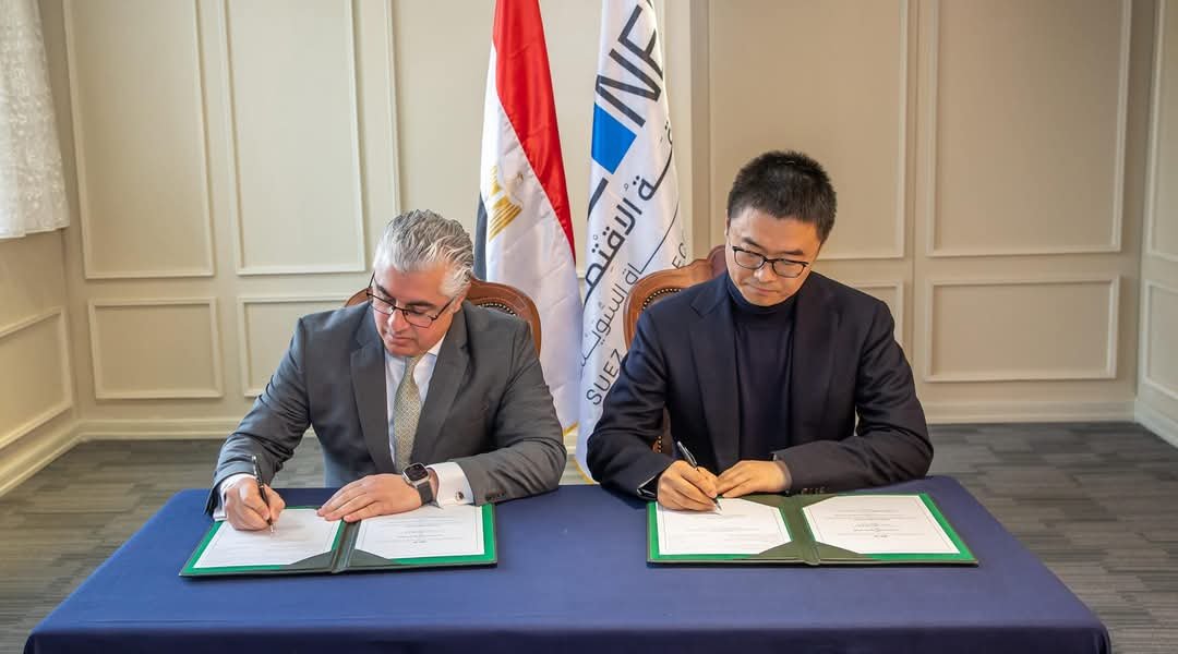 رئيس اقتصادية قناة السويس يوقع عقد مشروع “جولد ستار فاشون” لتصنيع الملابس الجاهزة بالقنطرة غرب الصناعية