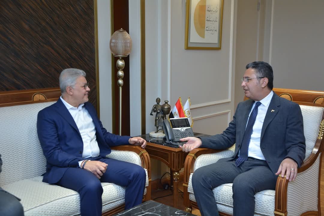 تعيين  أيمن إسماعيل رئيسا لمجلس إدارة الشركة القابضة للصناعات الغذائية