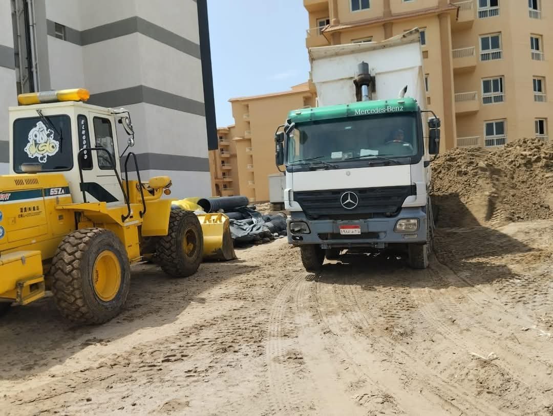 متابعة أعمال تنفيذ الوحدات السكنية بمشروع “ديارنا” والخدمات بدمياط الجديدة