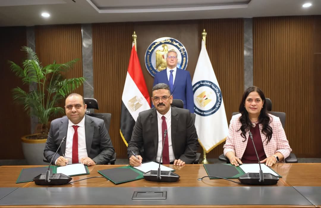توقيع نموذج اتفاقية مع شركة “أنجلو جولد اشانتى” لاستغلال الذهب
