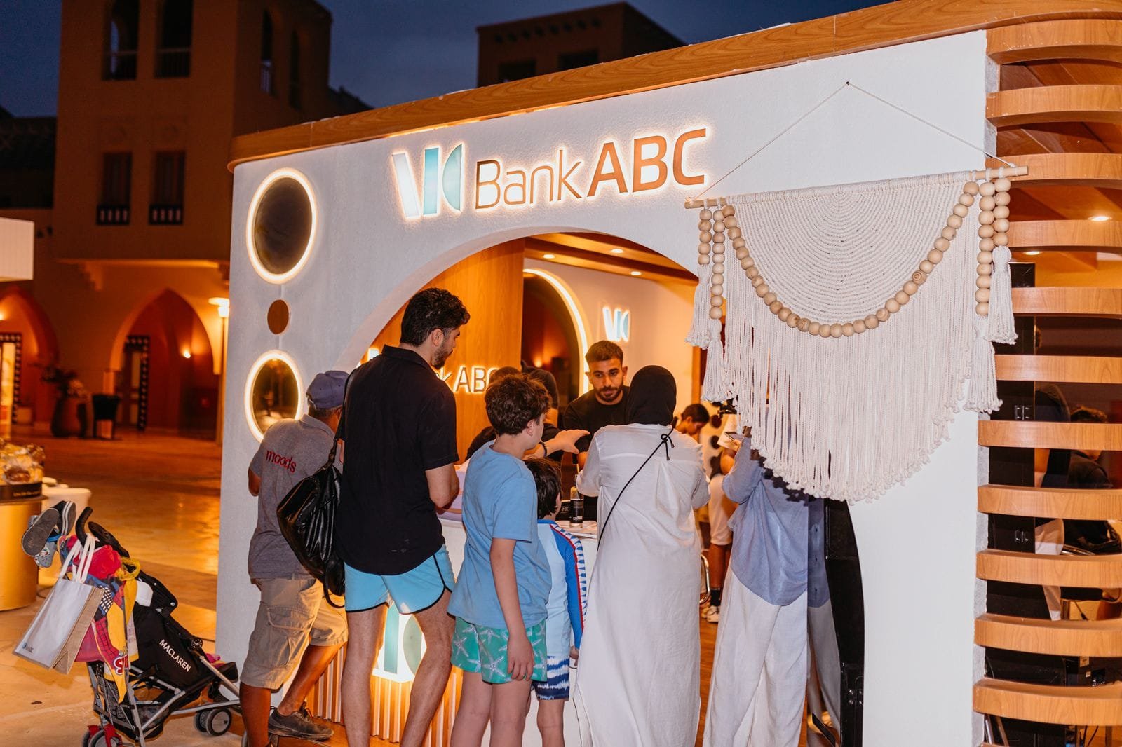 بنك ABC يحتفل مع عملائه بأعياد الربيع فى الجونه