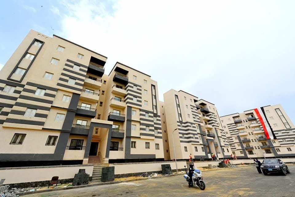 وزير الإسكان يتفقد مشروع “الإسكان الحر” بمدينة السويس الجديدة