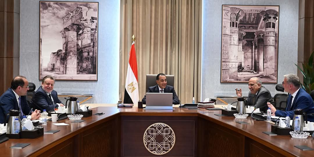 رئيس الوزراء يستعرض خطة توفير المنتجات البترولية لتشغيل محطات الكهرباء استعدادا للصيف