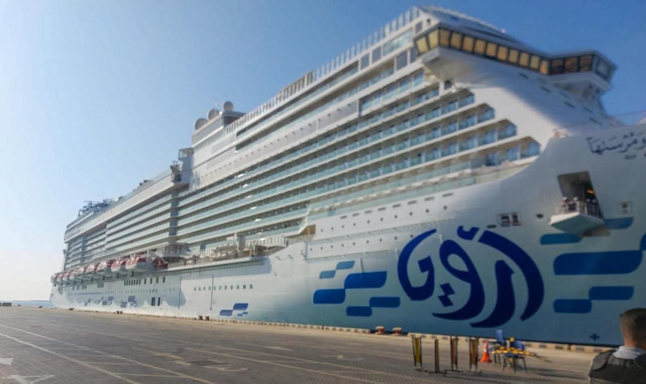 ميناء السخنة يستقبل السفينة السياحية AROYA وعلى متنها أكثر من 2300 سائح