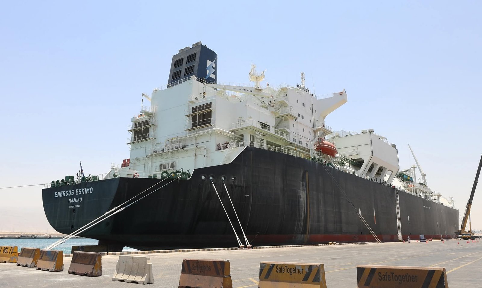 متابعة الموقف التنفيذى لاستقبال سفينة التغييز الثالثة بميناء العين السخنة