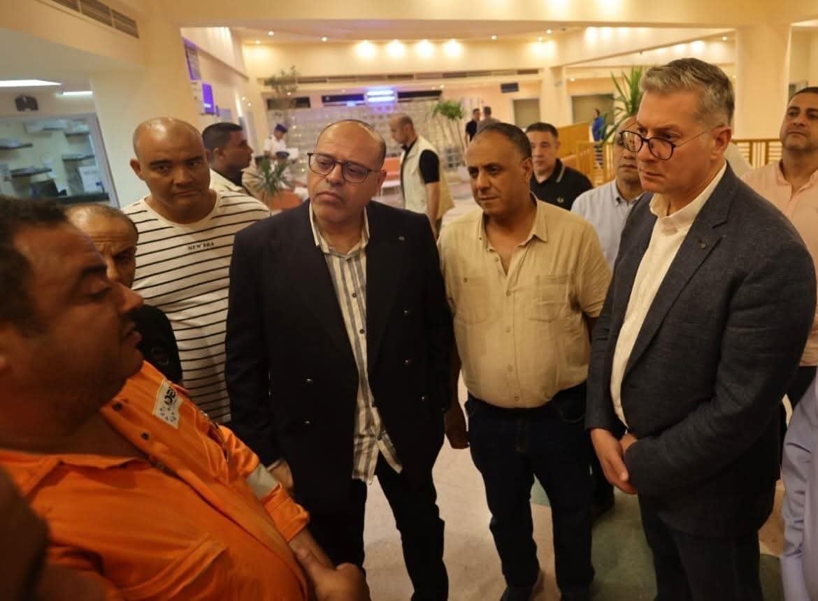 وزيرا البترول والعمل يطمئنان على الناجين من حادث بارج خليج السويس