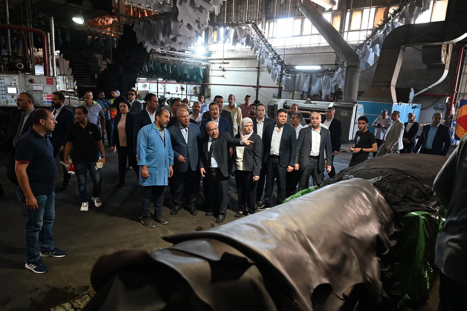 وزير الصناعة يفتنح ويتفقد عددا من المشروعات الصناعية الكبرى بالمنوفية والقاهرة