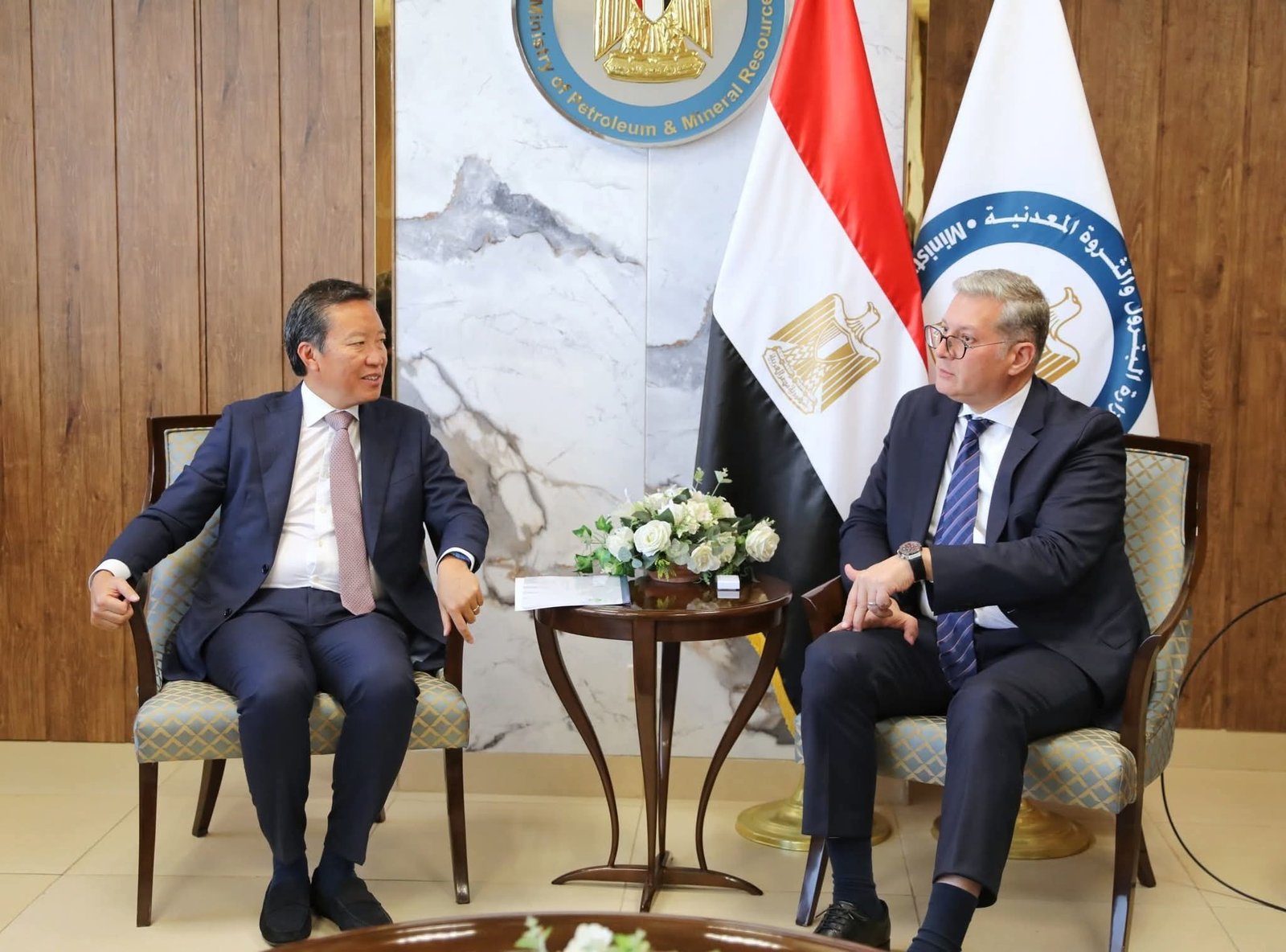 وزير البترول يبحث مع بريتش بتروليوم الخطط الجديدة للشركة للاستثمار فى أنشطة تنمية وإنتاج الغاز الطبيعى بمصر