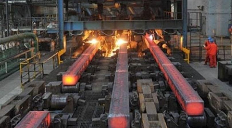 الحكومة تواصل جهودها للنهوض بصناعة الحديد والصلب