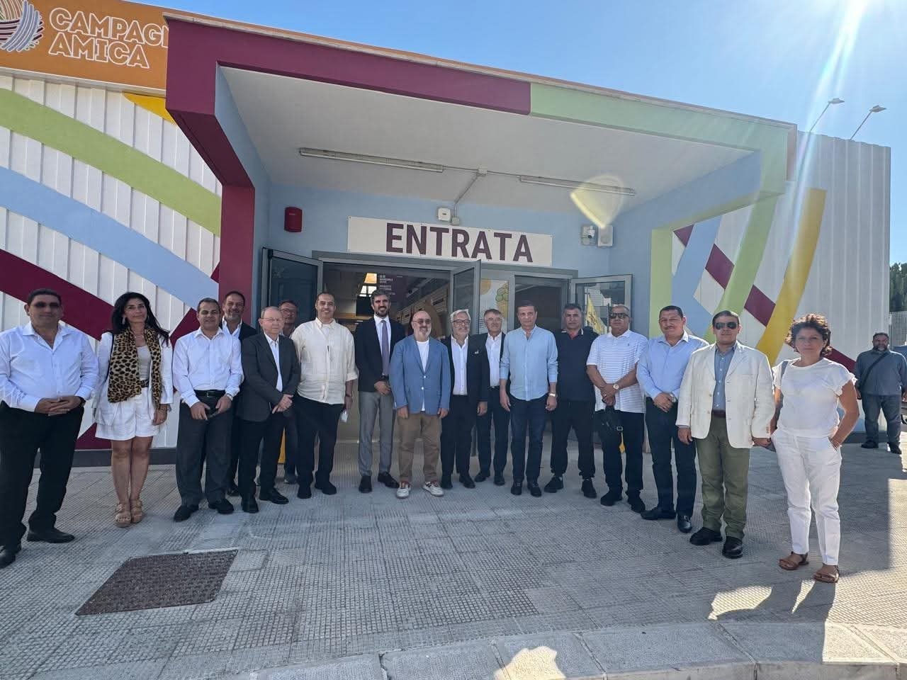 وزيرا الزراعة والشؤون النيابية يتفقدان تجربة السوق التعاونية فى بارى بإيطاليا