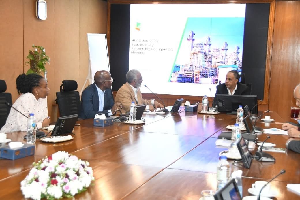 بحث زيادة مساهمة شركات البترول المصرية فى المشروعات التطويرية بنيجيريا