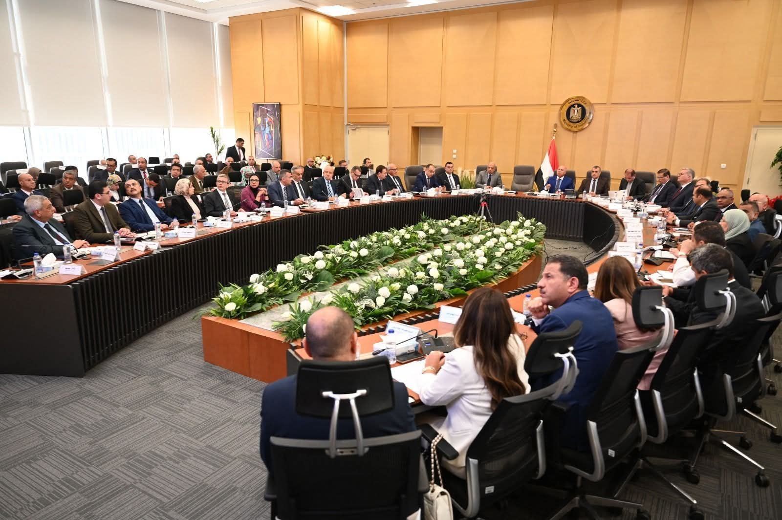 وزير الصناعة والنقل يترأس اجتماع المجموعة الوزارية للتنمية الصناعية