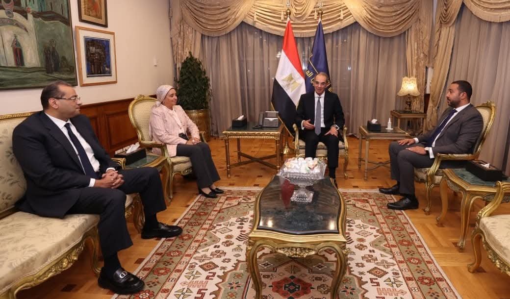 وزير الاتصالات يستقبل الرئيس التنفيذى الجديد للمصرية للاتصالات