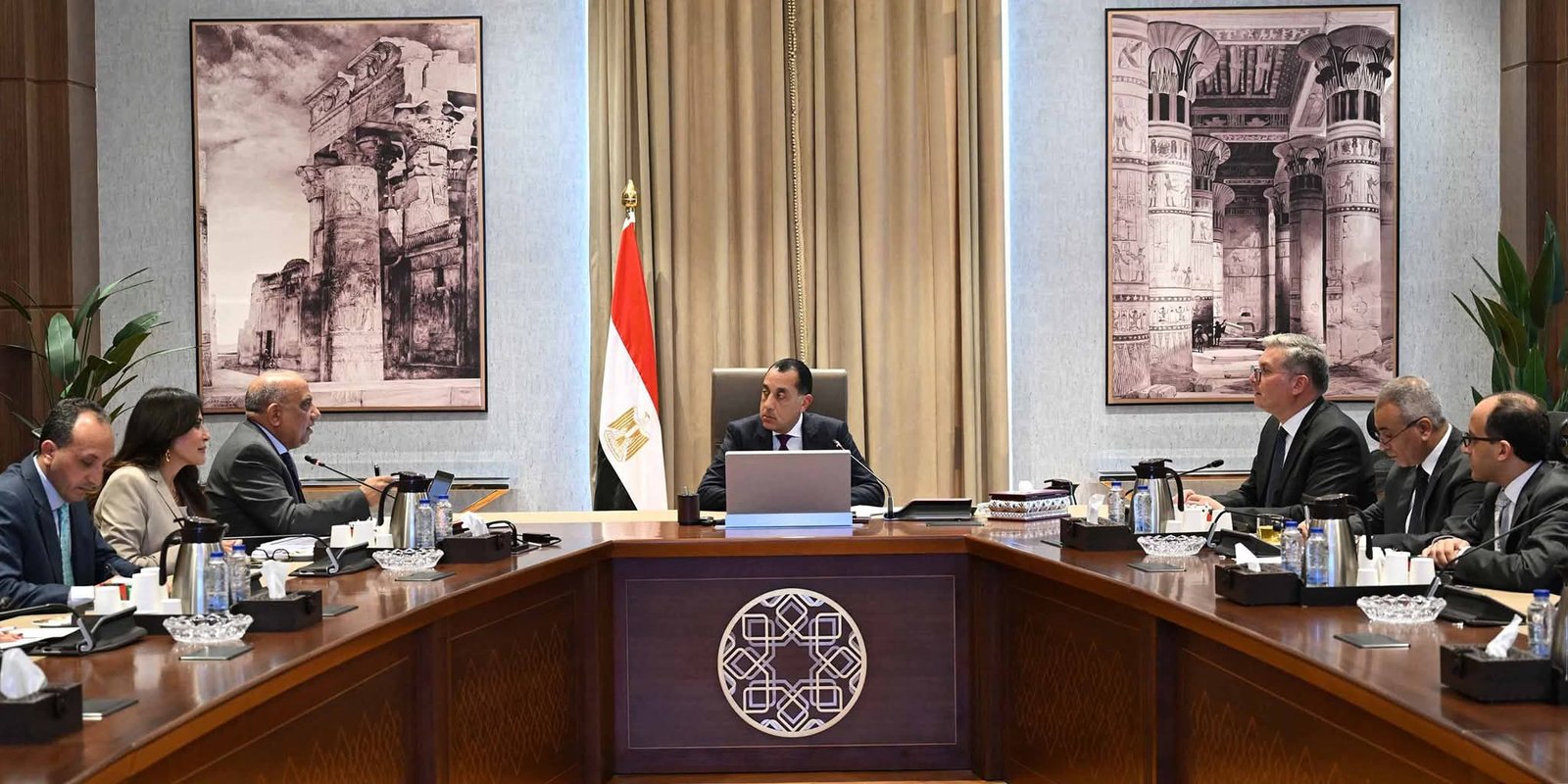 متابعة الموقف التنفيذى للمشروعات الجارى تنفيذها بقطاع الطاقة المتجددة